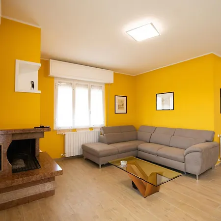 Lakeview Apartment *